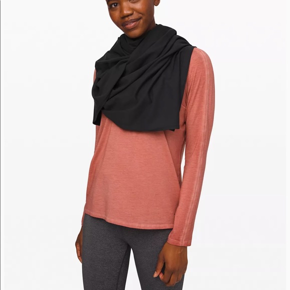 Lululemon square scarf 27” with snaps black and purple - Picture 3 of 8